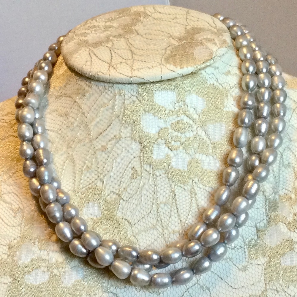 Light gray three strings faux pearls.